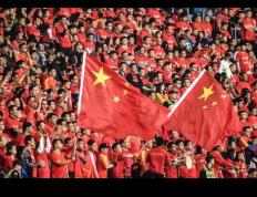 势不可挡！足球比赛中国家队获得胜利